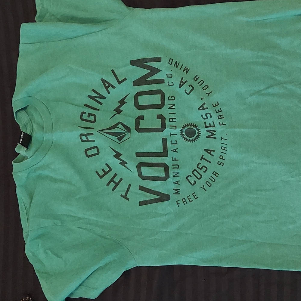 Mens volcom tshirt size small